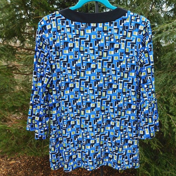 Chico's Pretty Split Scoop Neck Stretchy Bell  Sleeve Top - Picture 3 of 3